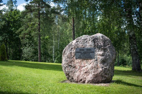 Sotaan lähteneiden muistomerkki