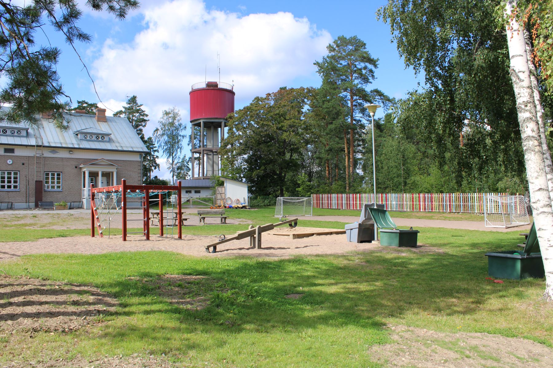 Kivikoulun piha-alue