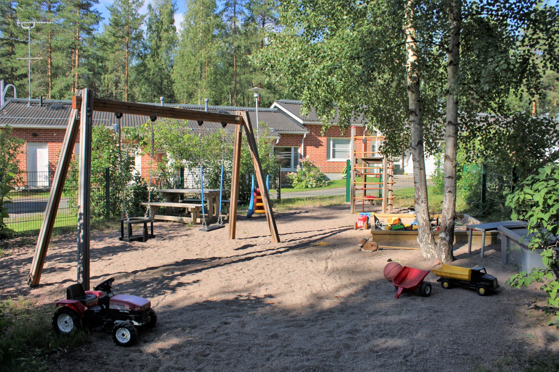 Ryhmäperhepäivähoitokoti Sinikellon piha-alue