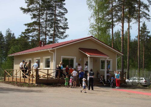 Kuvassa Säpinätupa Säänjärven lavan läheisyydessä